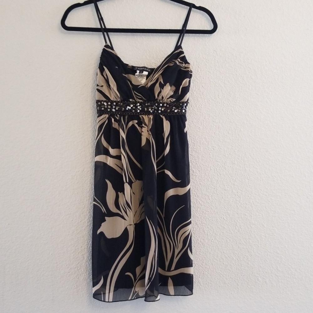 Beautiful dress w/sequin waistband, ties in back